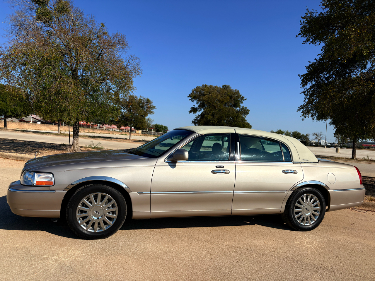 Lincoln Town Car Signature 2003 Lincoln Town Car Signature 2003