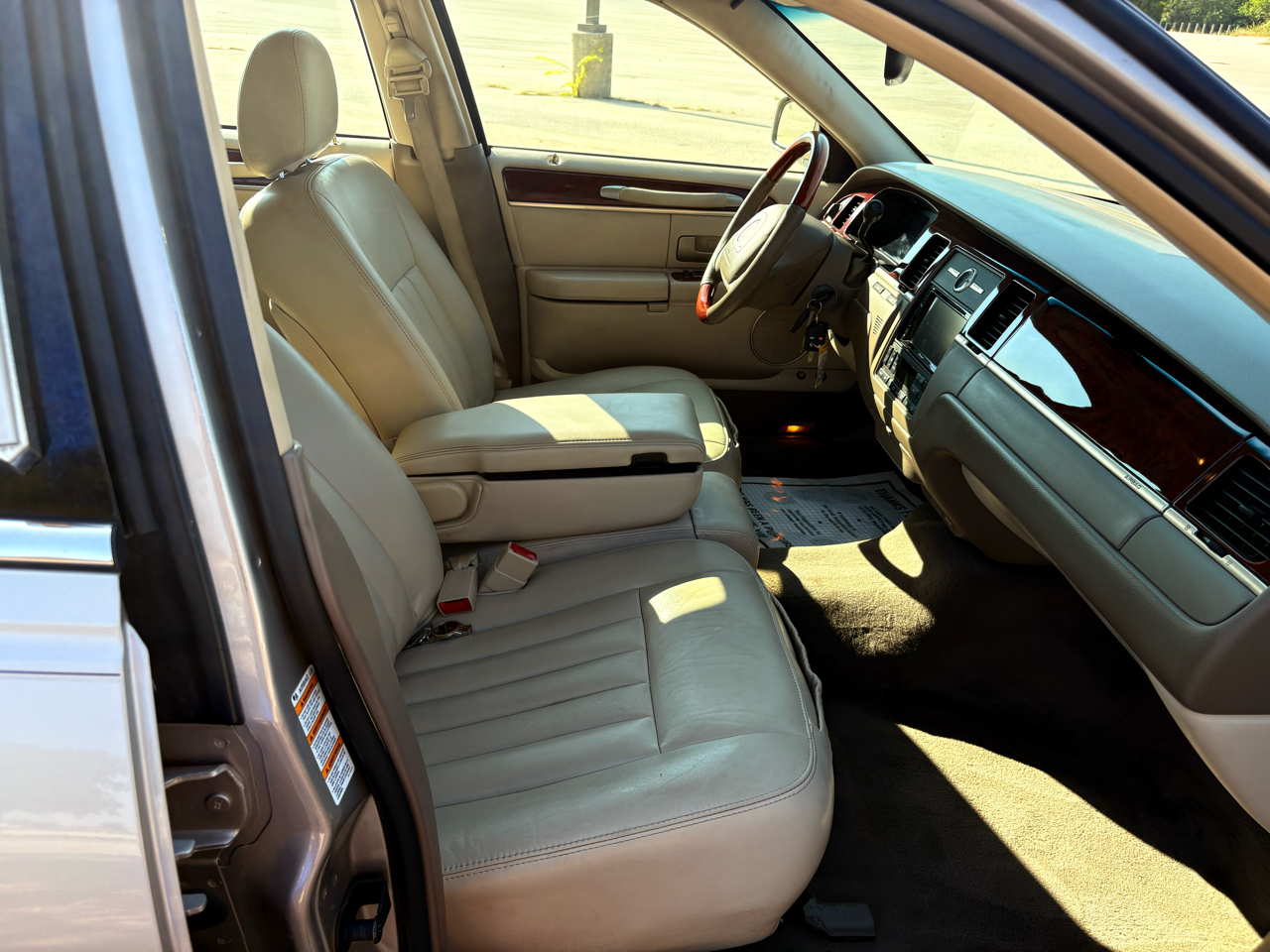 Lincoln Town Car Signature 2003 Lincoln Town Car Signature 2003