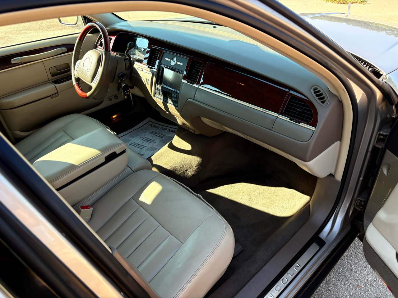 Lincoln Town Car Signature 2003 Lincoln Town Car Signature 2003