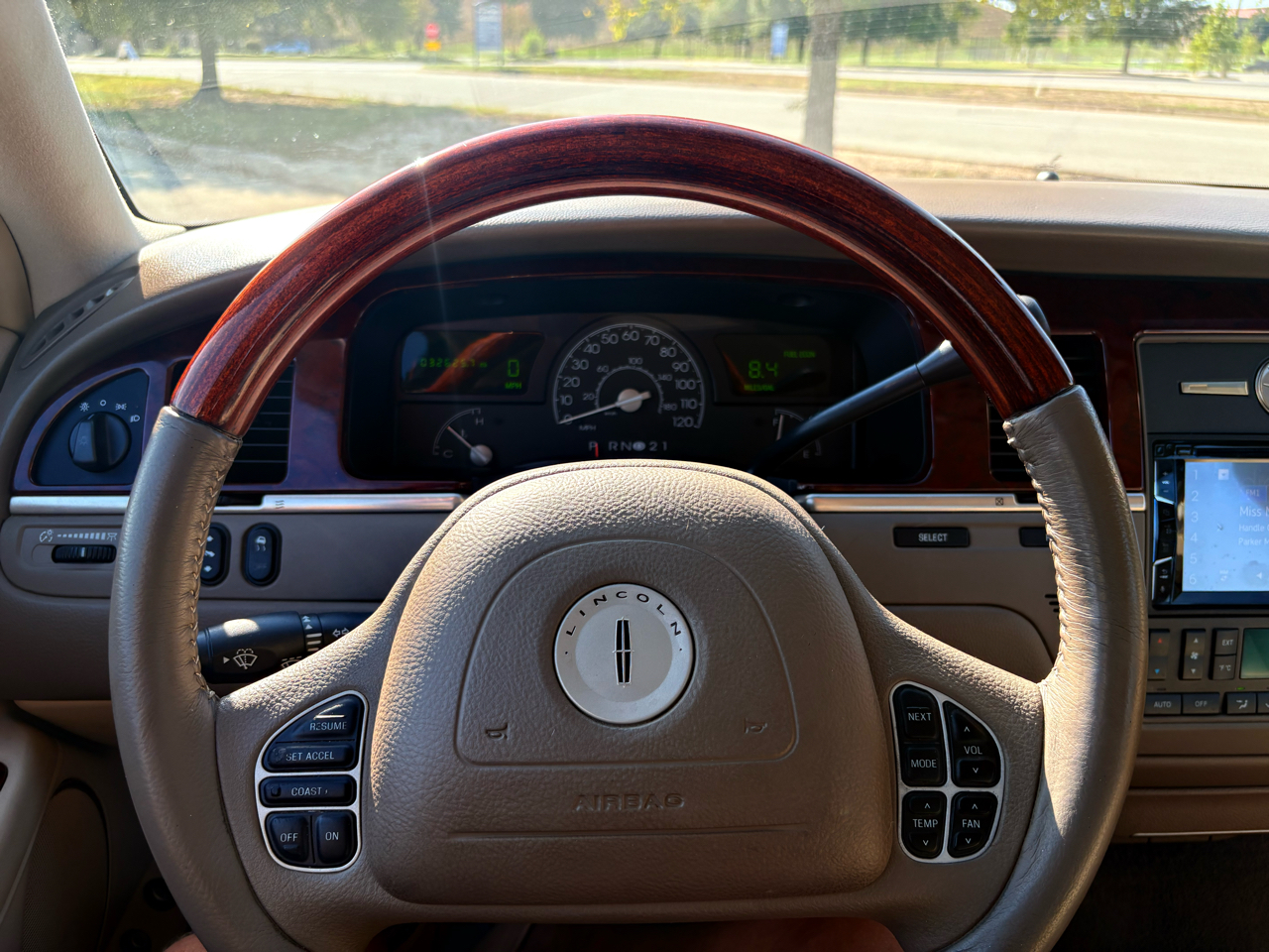 Lincoln Town Car Signature 2003 Lincoln Town Car Signature 2003