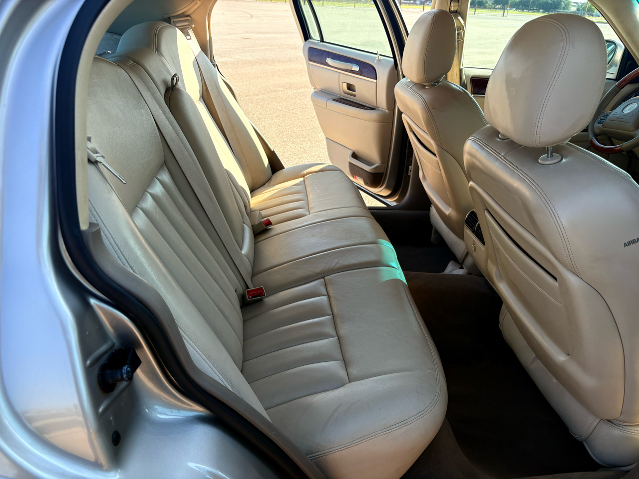 Lincoln Town Car Signature 2003 Lincoln Town Car Signature 2003