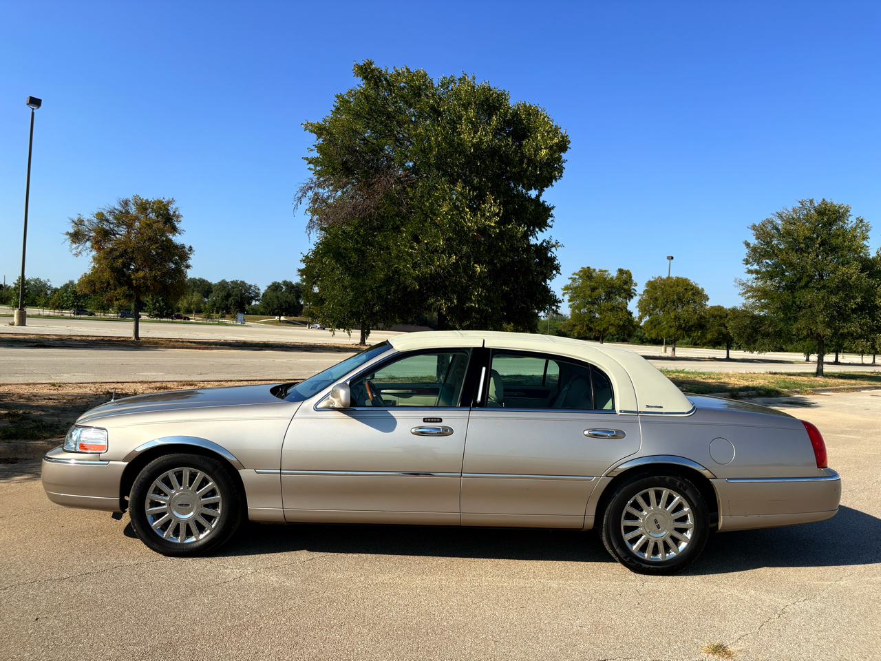 Lincoln Town Car Signature 2003 Lincoln Town Car Signature 2003