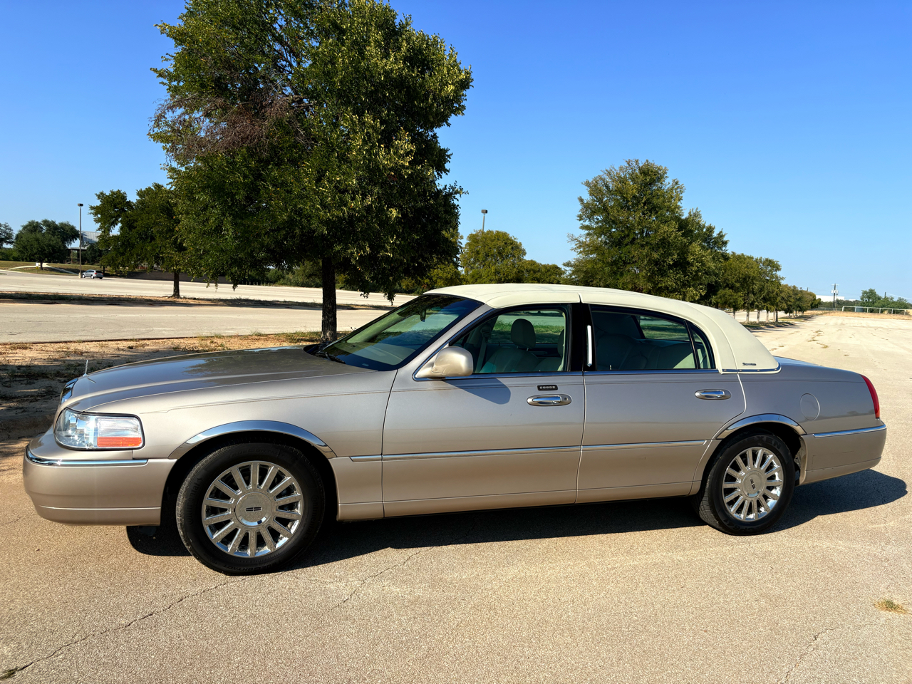 Lincoln Town Car Signature 2003 Lincoln Town Car Signature 2003
