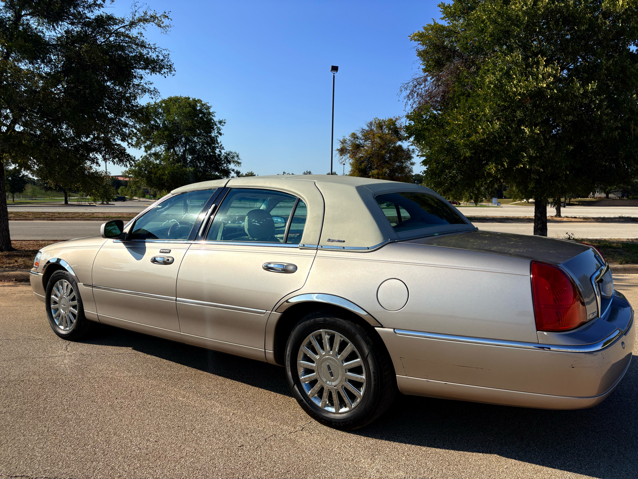 Lincoln Town Car Signature 2003 Lincoln Town Car Signature 2003