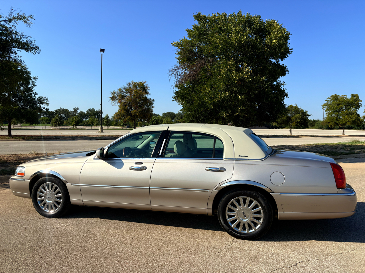 Lincoln Town Car Signature 2003 Lincoln Town Car Signature 2003