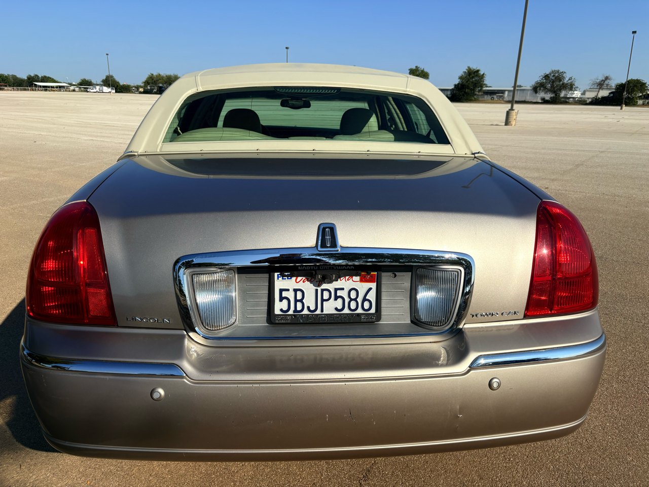 Lincoln Town Car Signature 2003 Lincoln Town Car Signature 2003