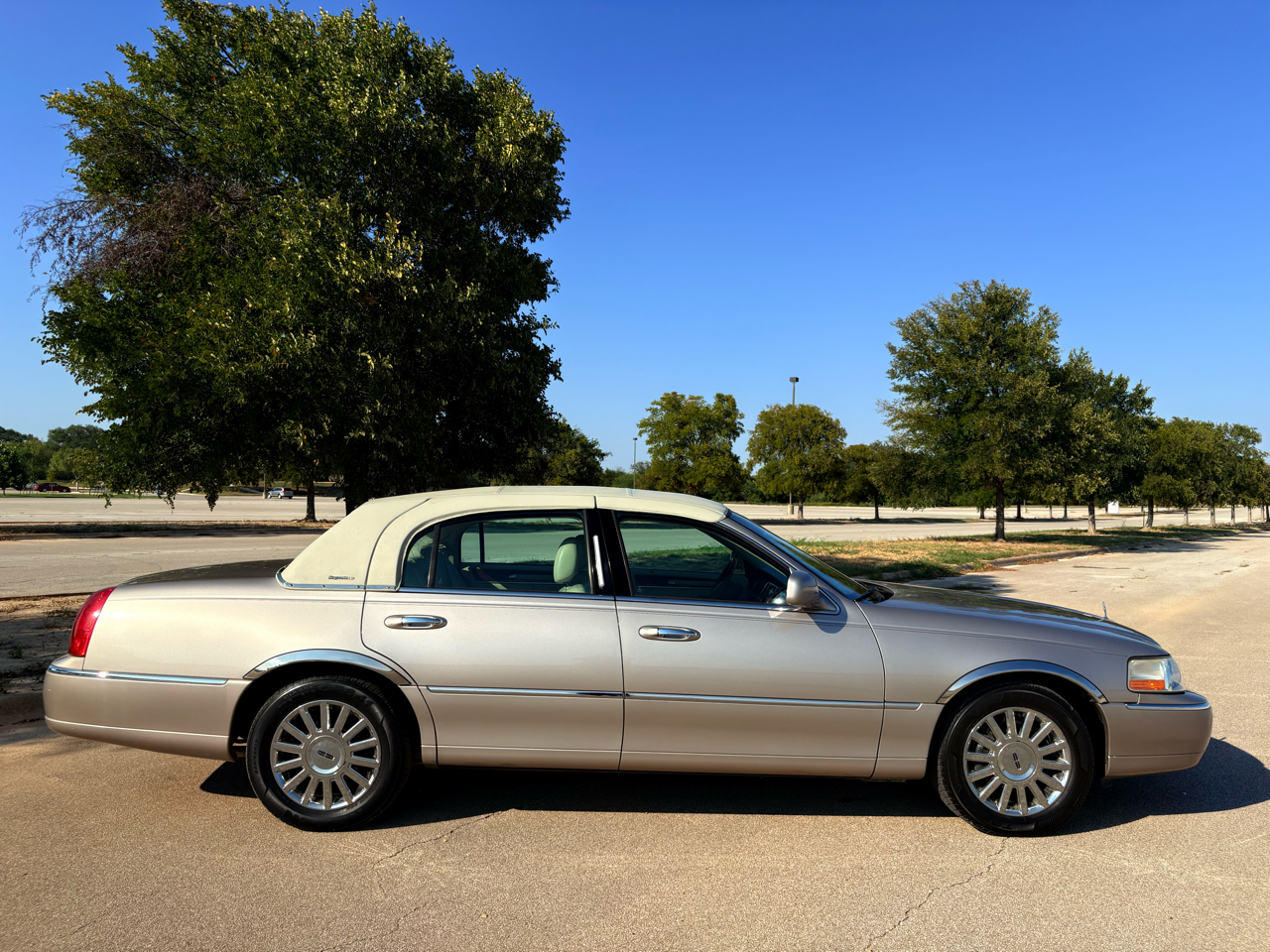 Lincoln Town Car Signature 2003 Lincoln Town Car Signature 2003