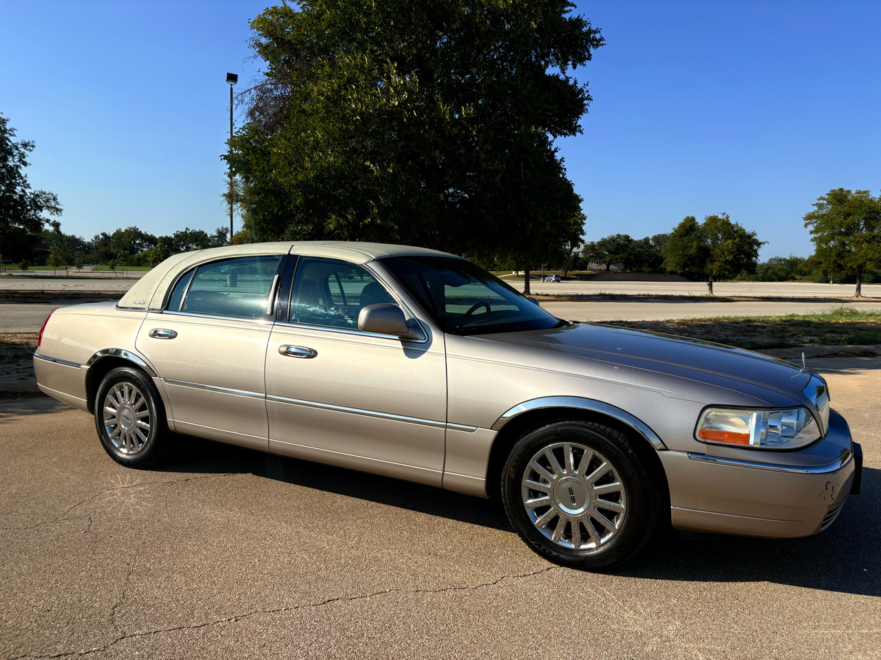 Lincoln Town Car Signature 2003 Lincoln Town Car Signature 2003