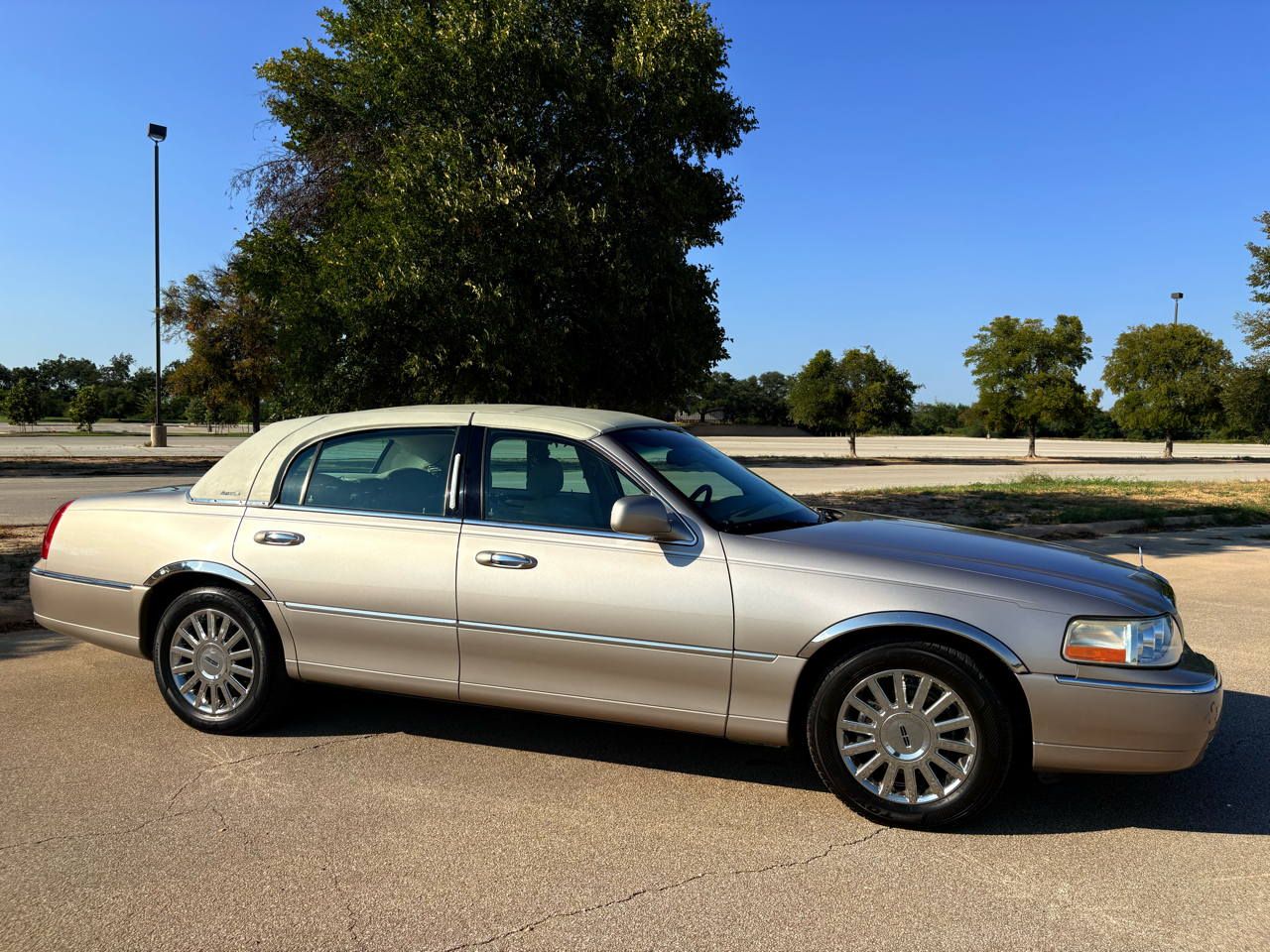 Lincoln Town Car Signature 2003 Lincoln Town Car Signature 2003