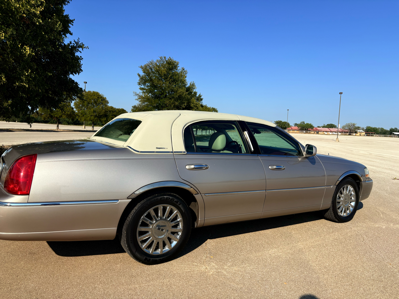 Lincoln Town Car Signature 2003 Lincoln Town Car Signature 2003