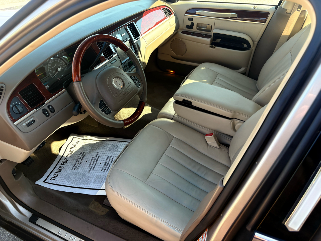 Lincoln Town Car Signature 2003 Lincoln Town Car Signature 2003