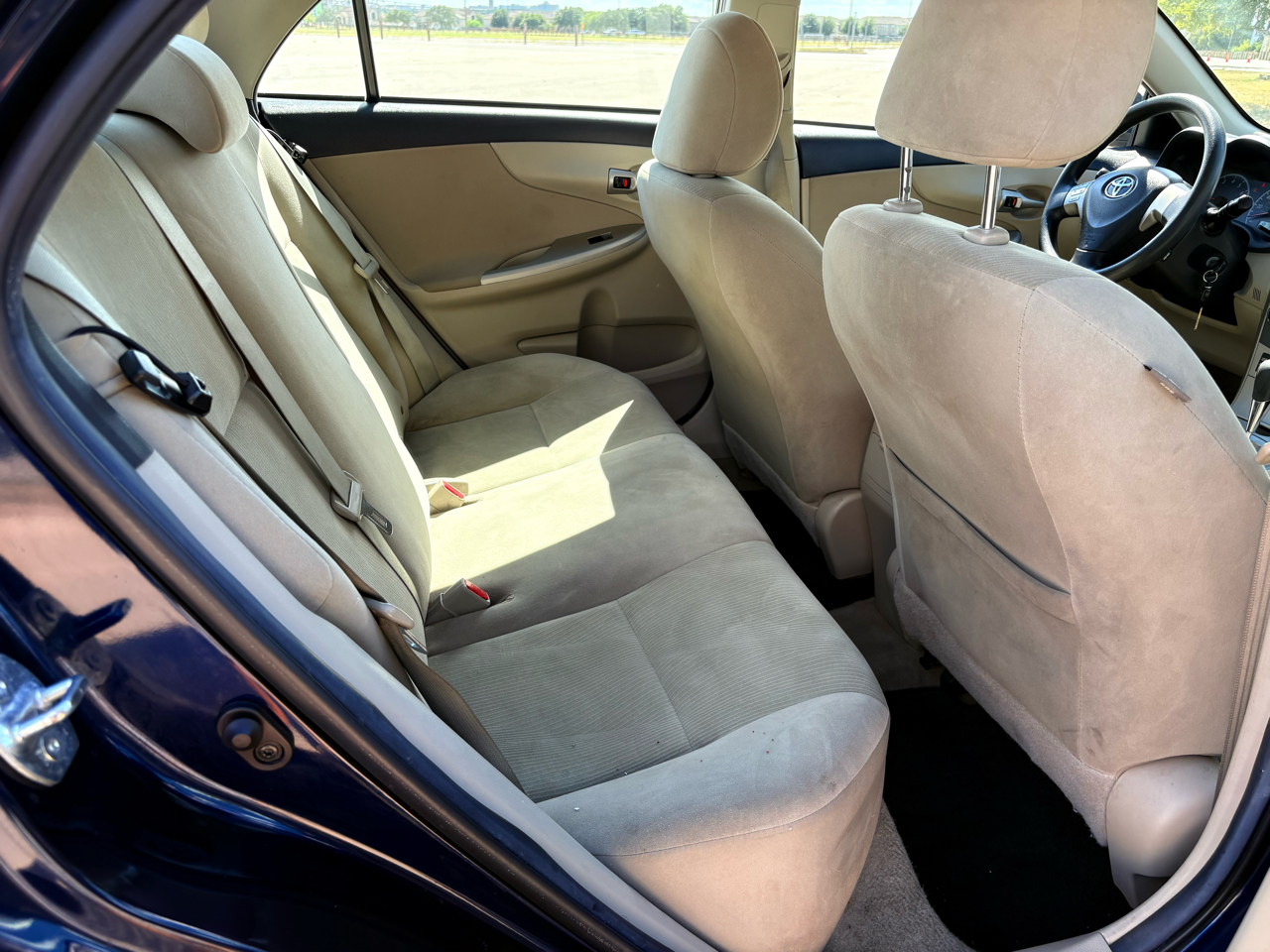 2012 Toyota Corolla LE photo 2