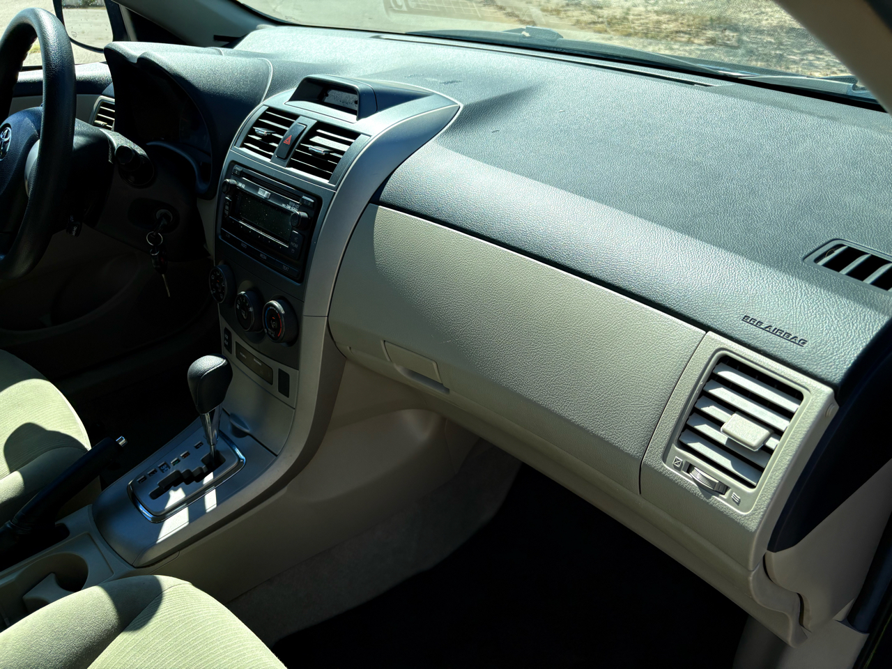2012 Toyota Corolla LE photo 4