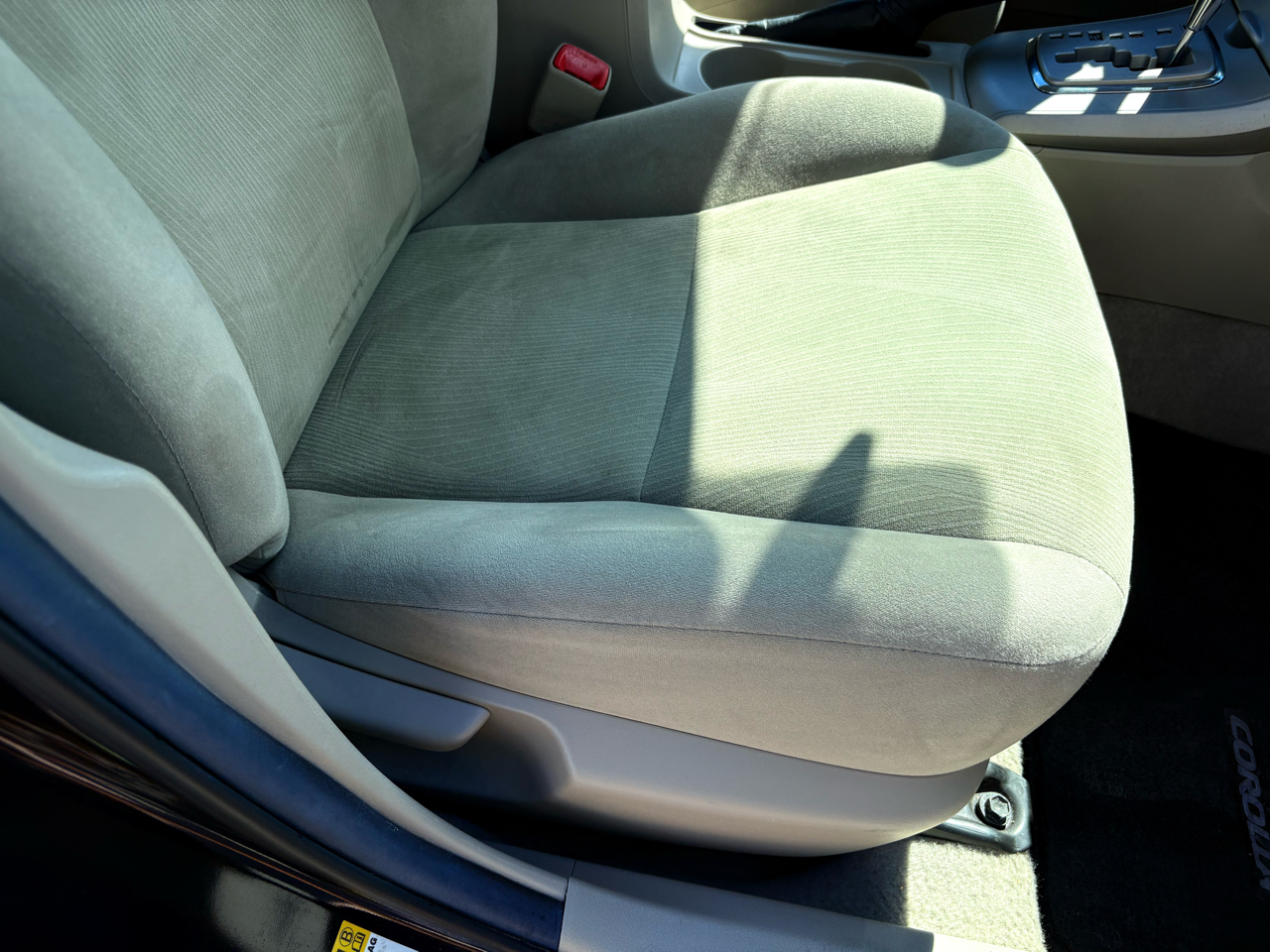 2012 Toyota Corolla LE photo 8