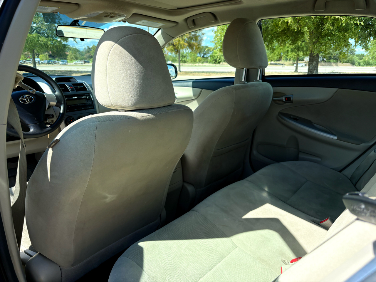 2012 Toyota Corolla LE photo 15