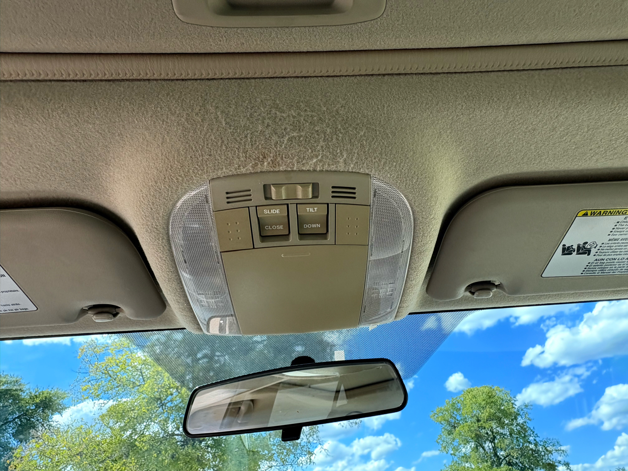 2012 Toyota Corolla LE photo 21