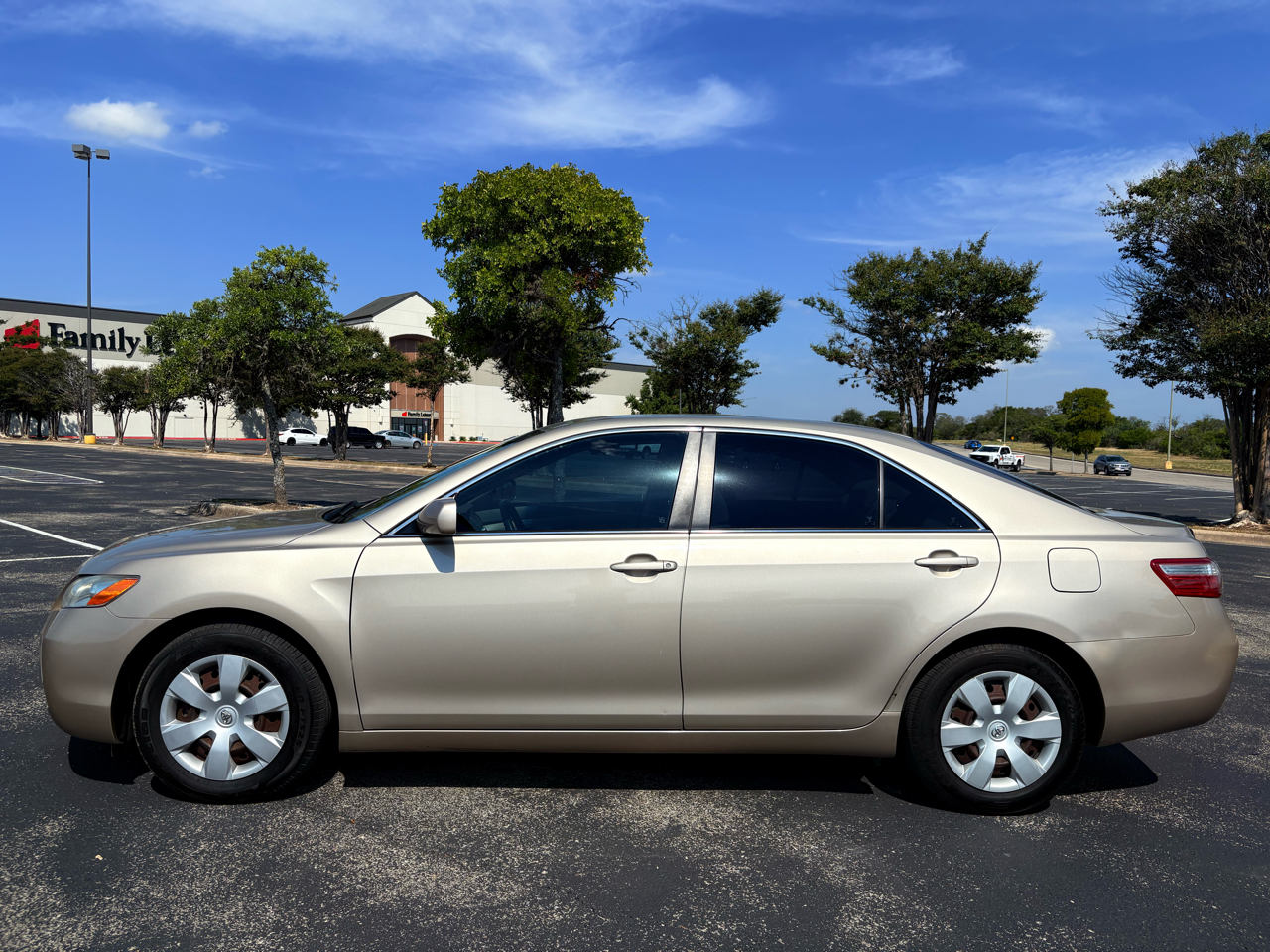 2007 Toyota Camry LE photo 2