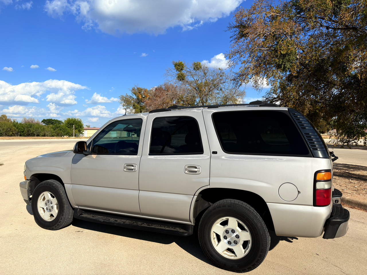Chevrolet Tahoe 2WD 2004 Chevrolet Tahoe 2WD 2004