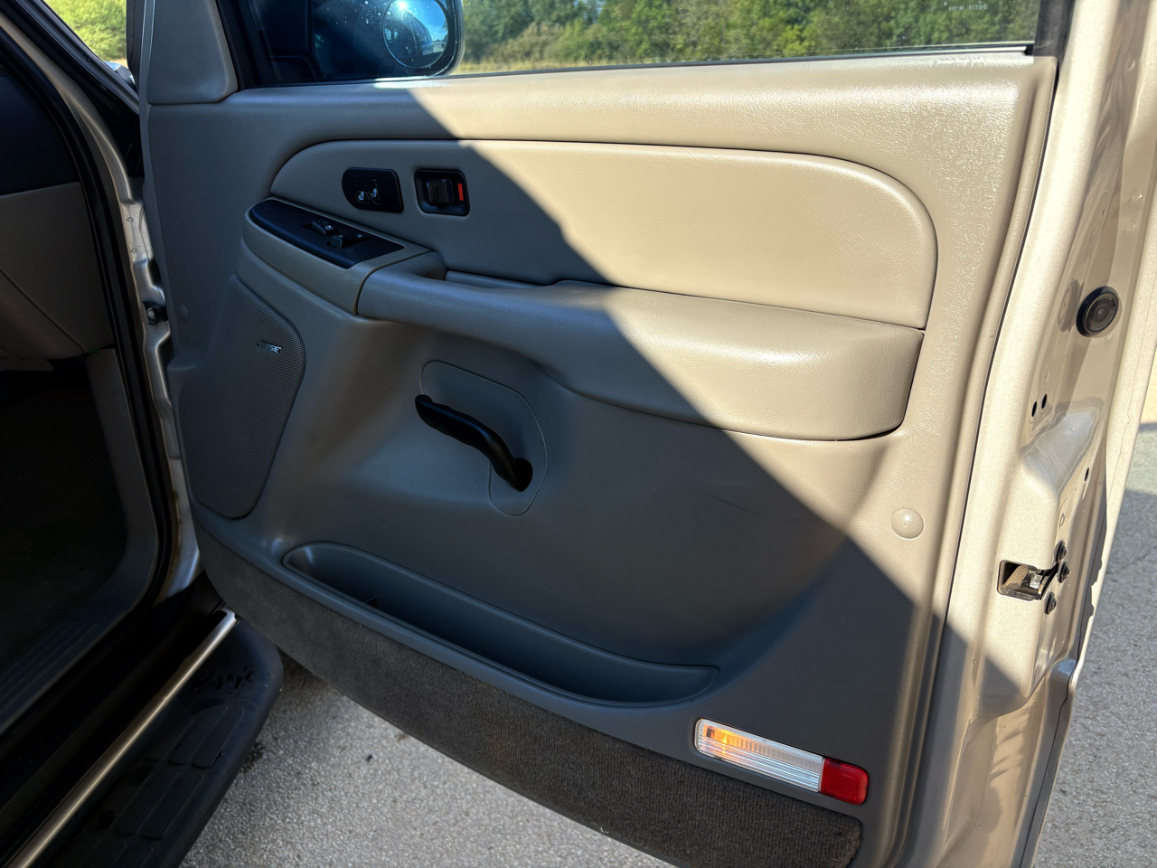 Chevrolet Tahoe 2WD 2004 Chevrolet Tahoe 2WD 2004