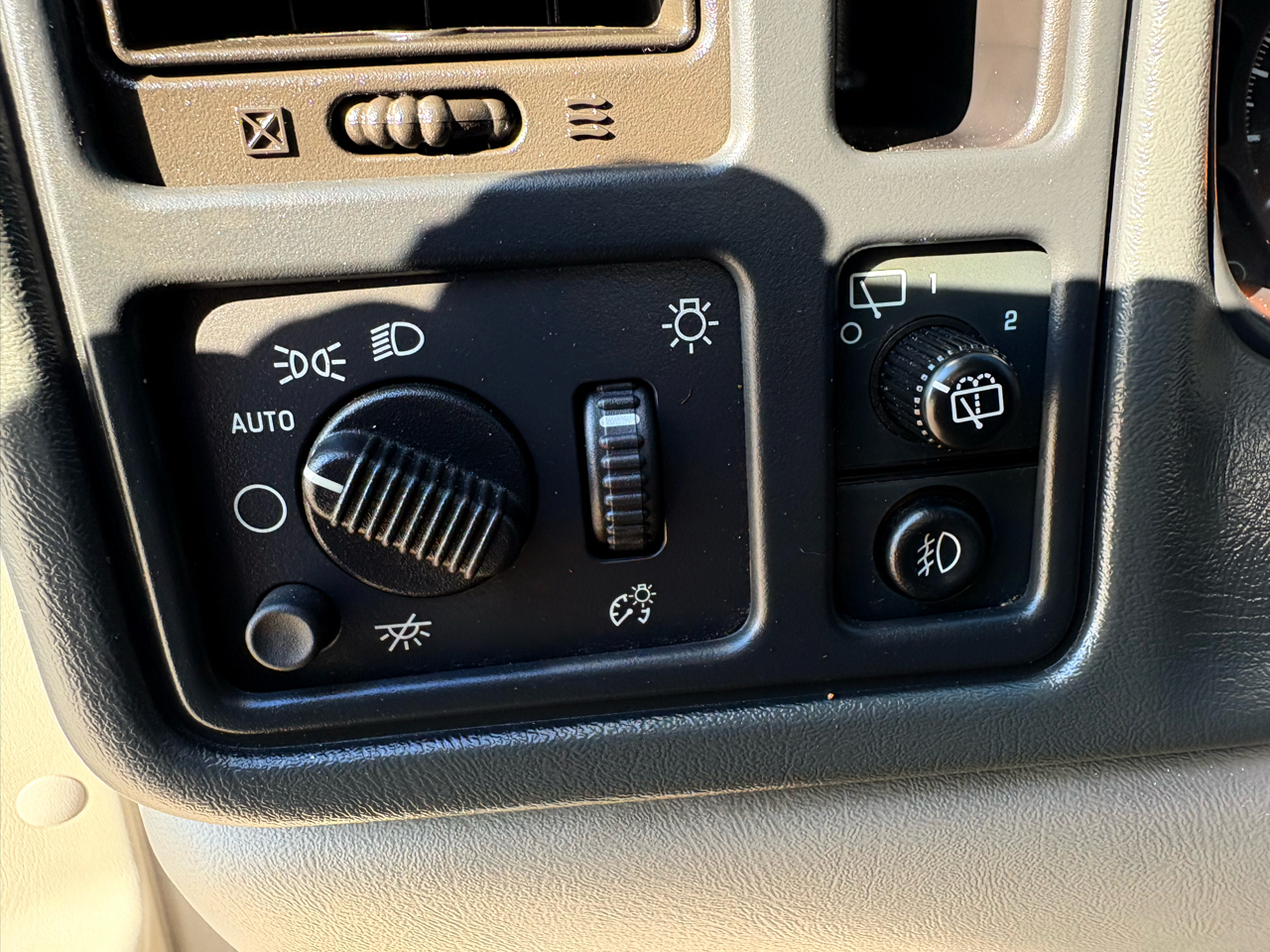 Chevrolet Tahoe 2WD 2004 Chevrolet Tahoe 2WD 2004