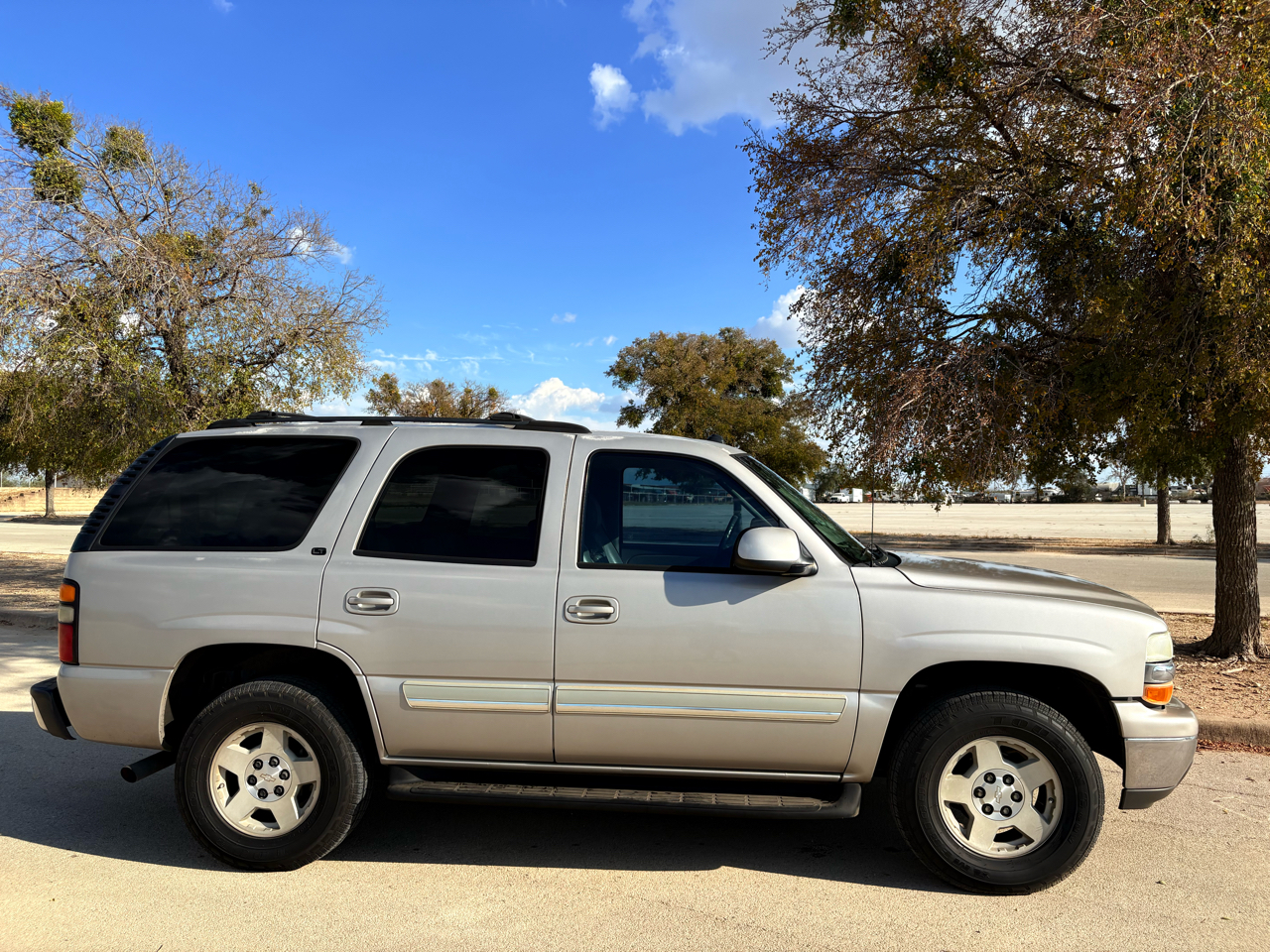 Chevrolet Tahoe 2WD 2004 Chevrolet Tahoe 2WD 2004