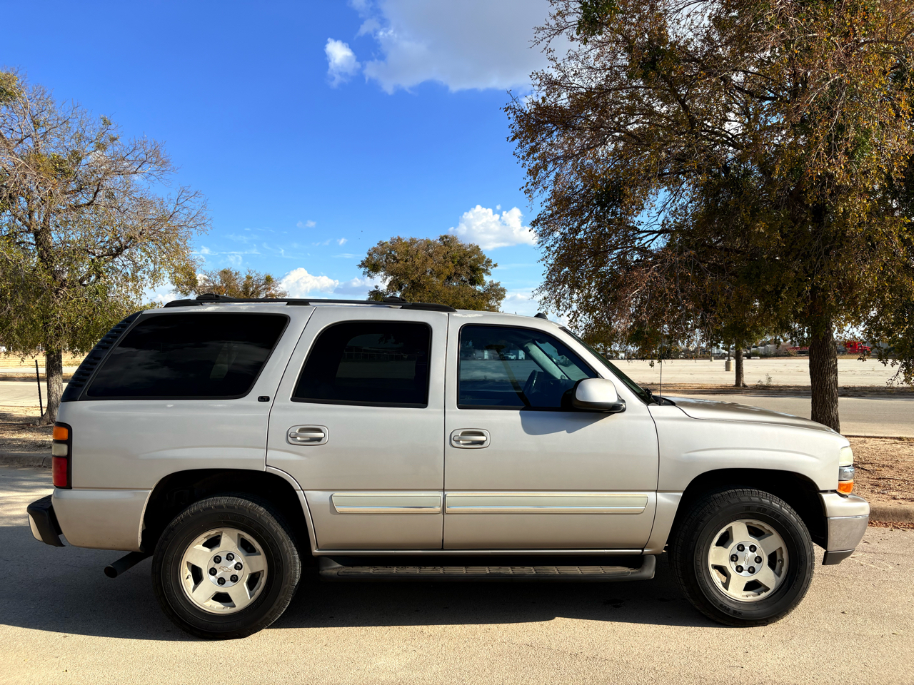 Chevrolet Tahoe 2WD 2004 Chevrolet Tahoe 2WD 2004