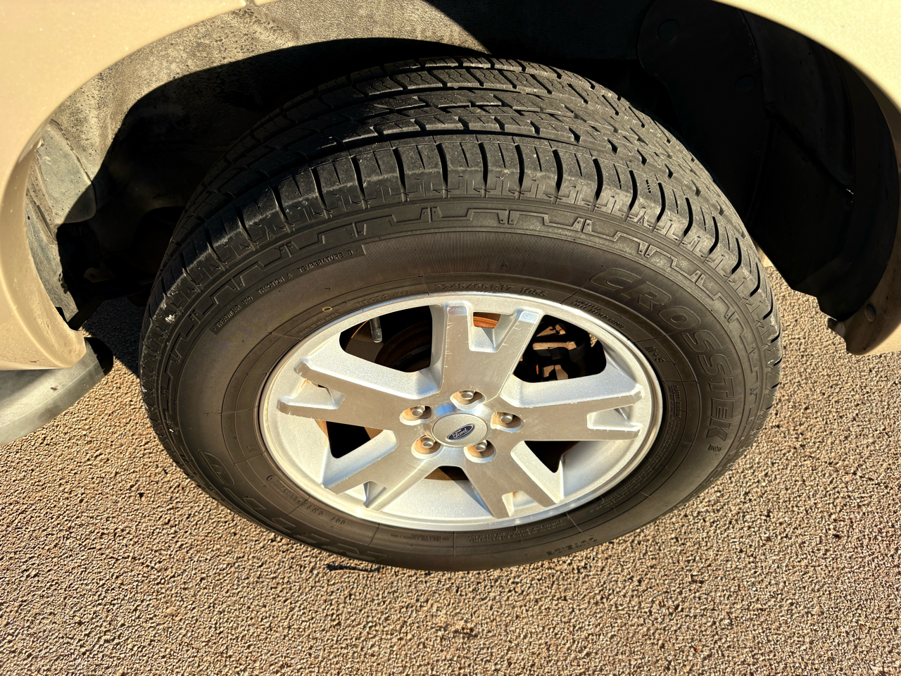 Ford Explorer XLT 4.0L 2WD 2010