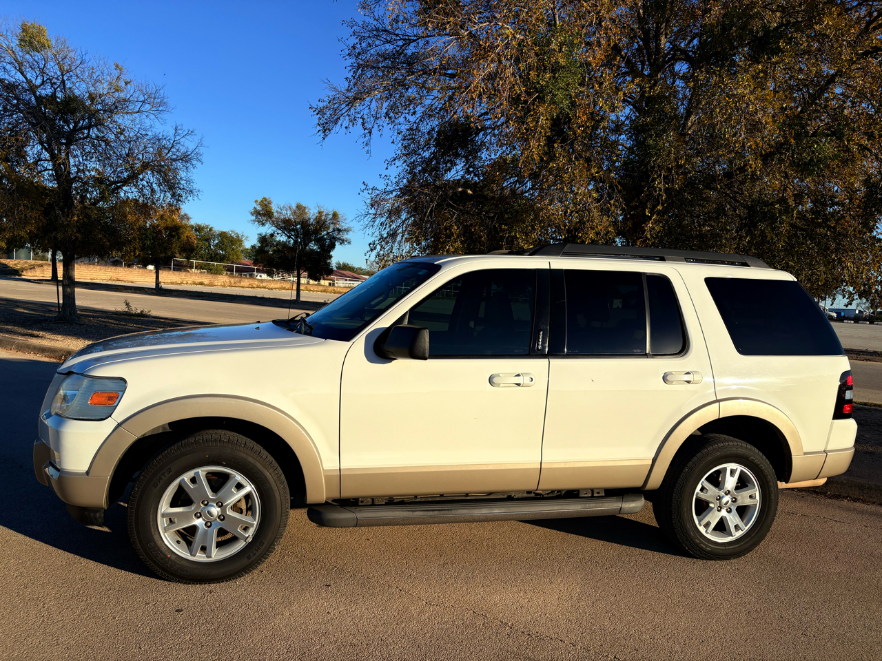 Ford Explorer XLT 4.0L 2WD 2010