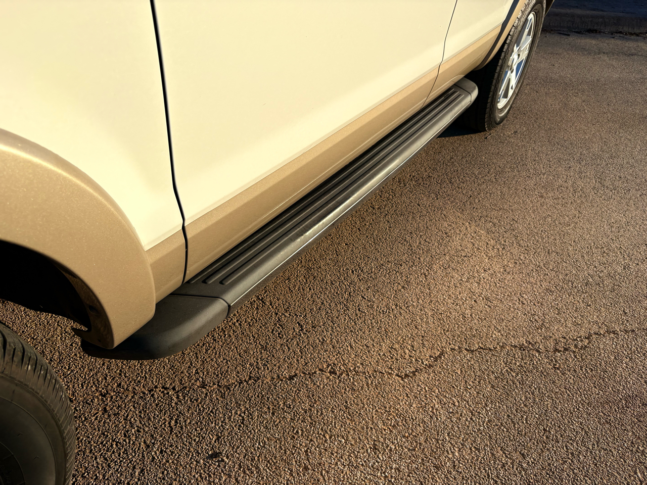 Ford Explorer XLT 4.0L 2WD 2010