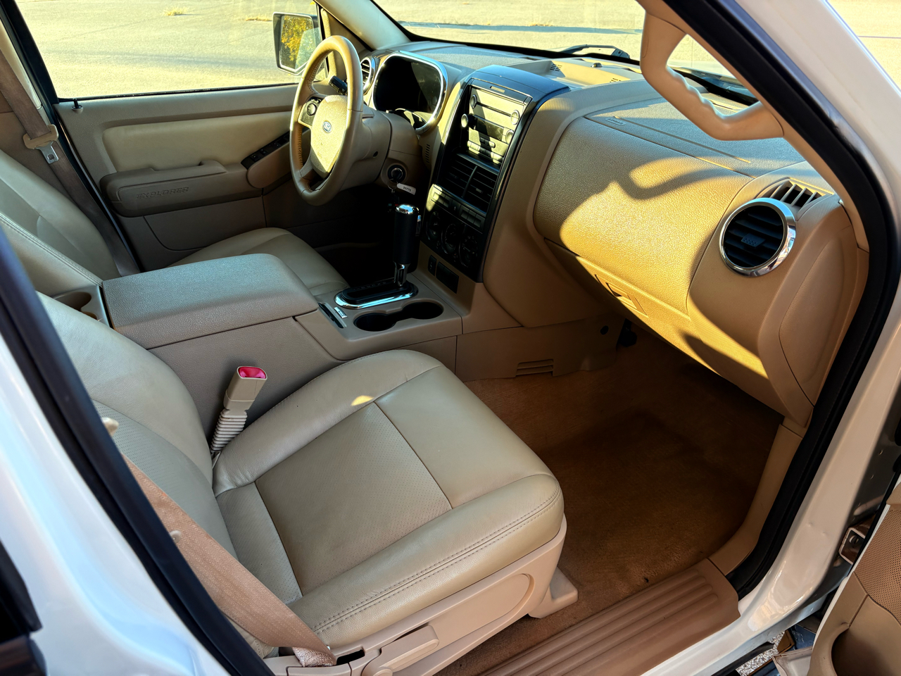 Ford Explorer XLT 4.0L 2WD 2010