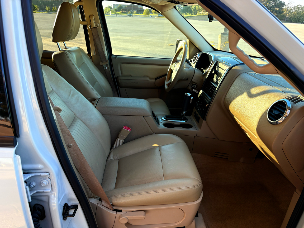 Ford Explorer XLT 4.0L 2WD 2010