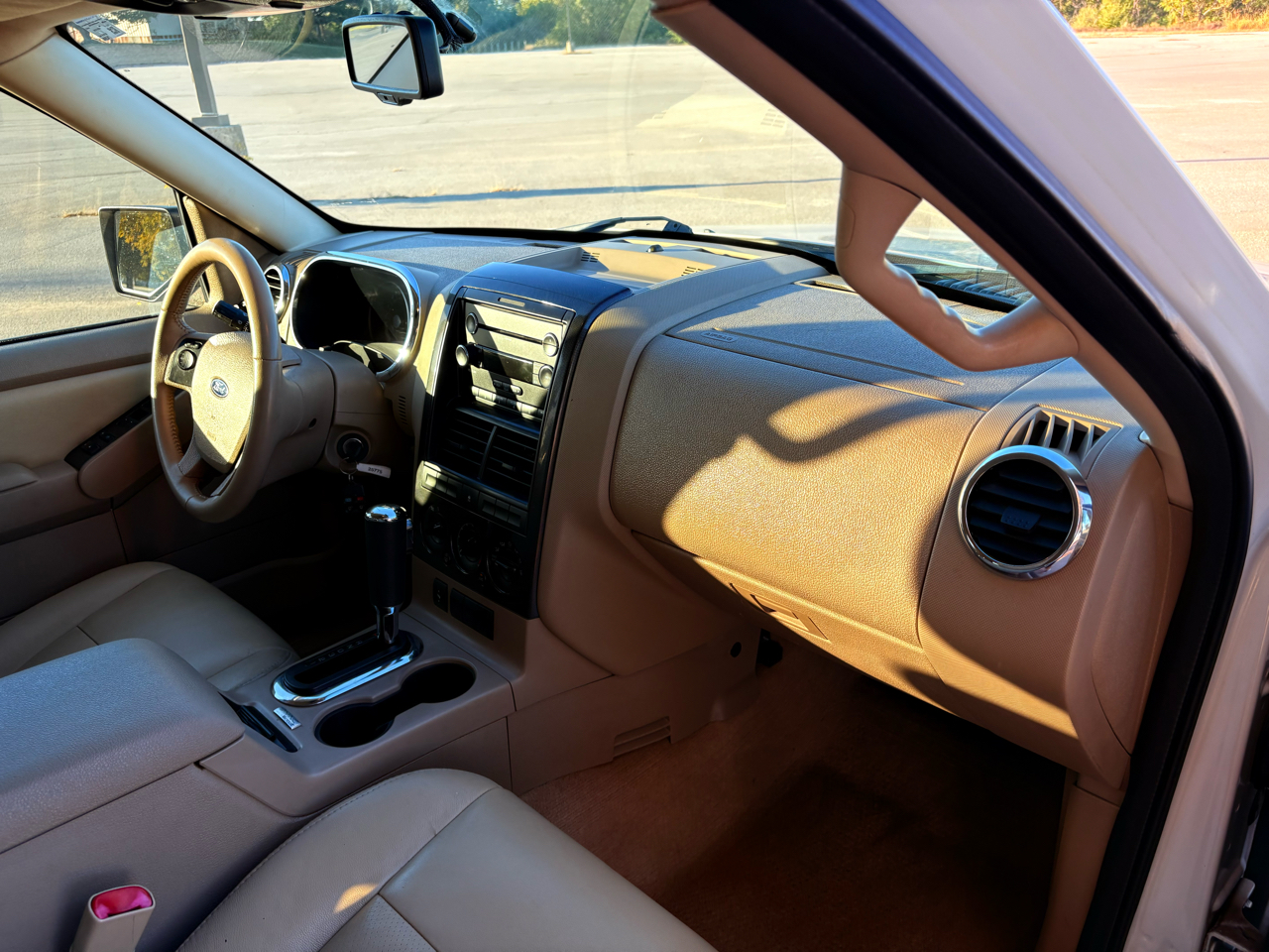 Ford Explorer XLT 4.0L 2WD 2010