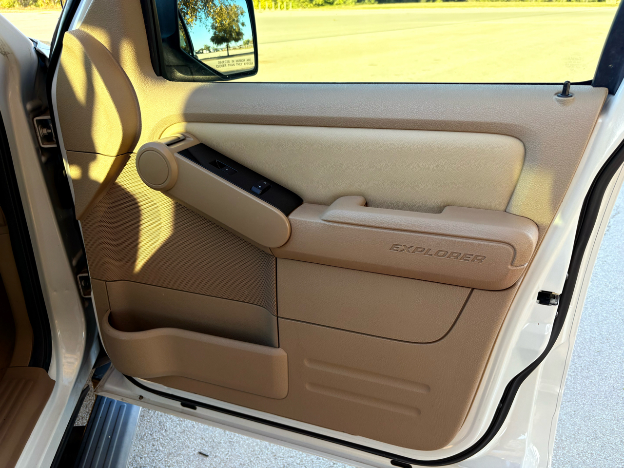 Ford Explorer XLT 4.0L 2WD 2010