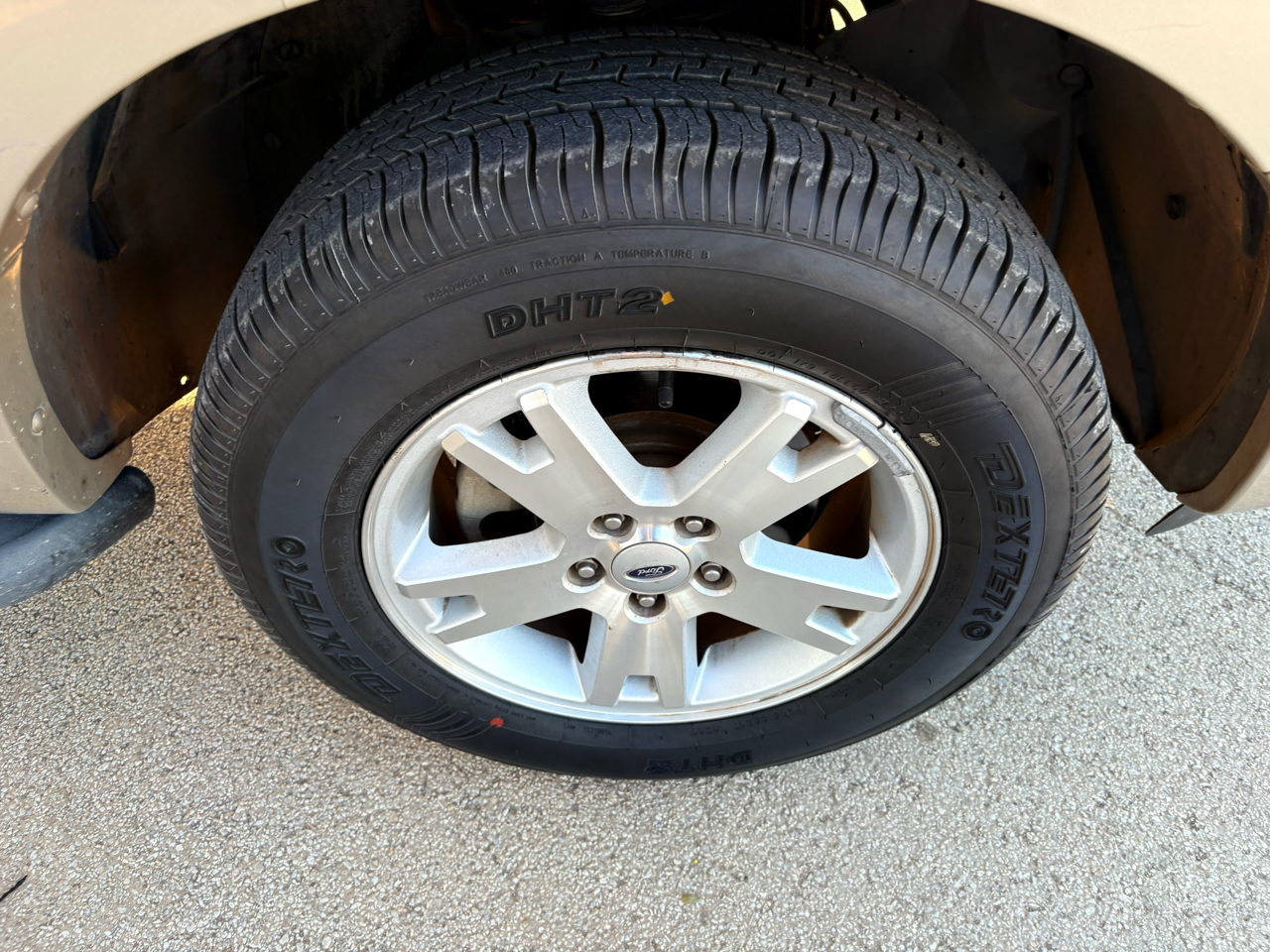 Ford Explorer XLT 4.0L 2WD 2010