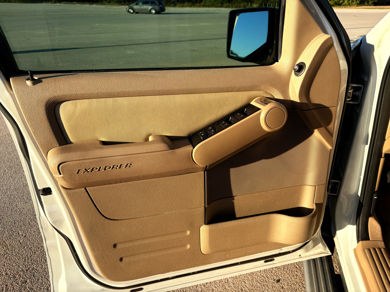 Ford Explorer XLT 4.0L 2WD 2010