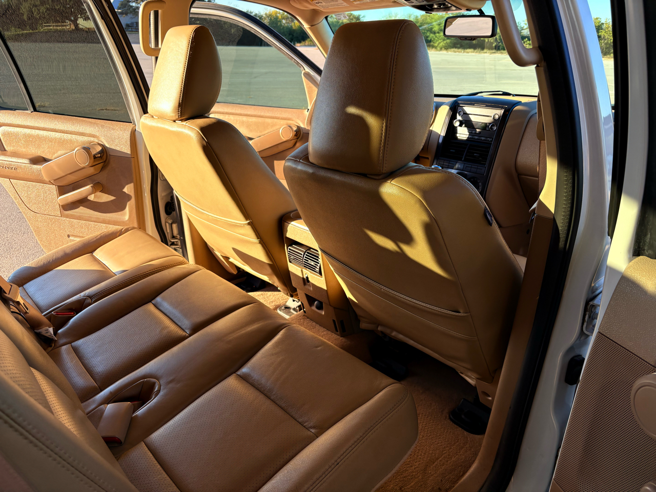 Ford Explorer XLT 4.0L 2WD 2010