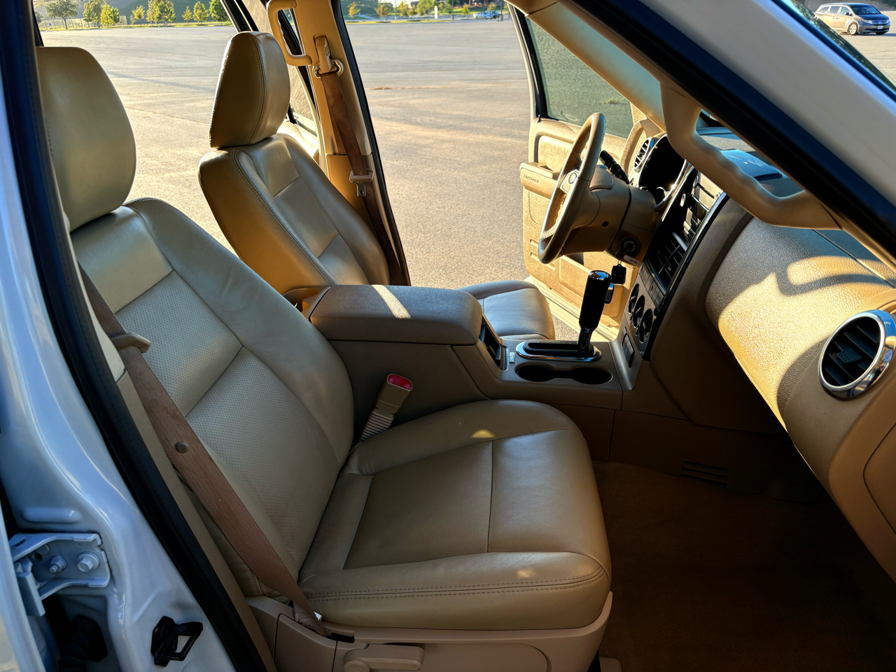 Ford Explorer XLT 4.0L 2WD 2010