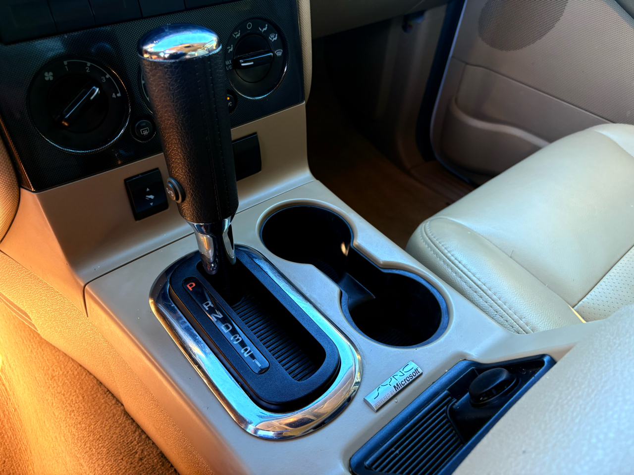 Ford Explorer XLT 4.0L 2WD 2010