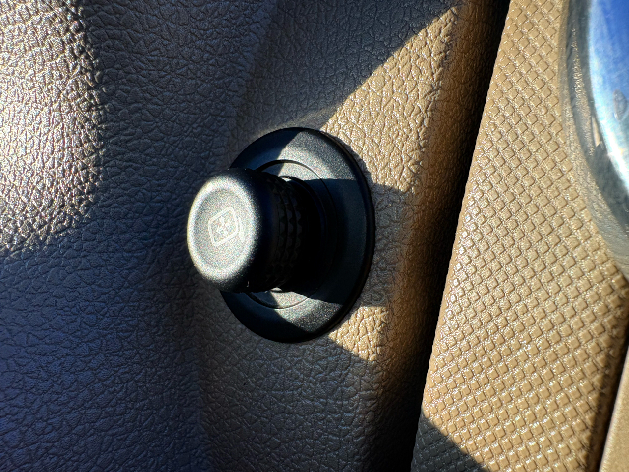 Ford Explorer XLT 4.0L 2WD 2010