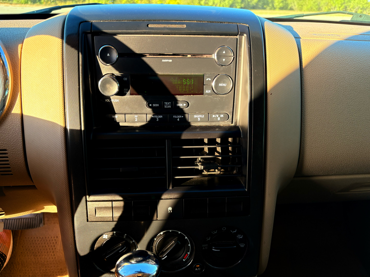 Ford Explorer XLT 4.0L 2WD 2010