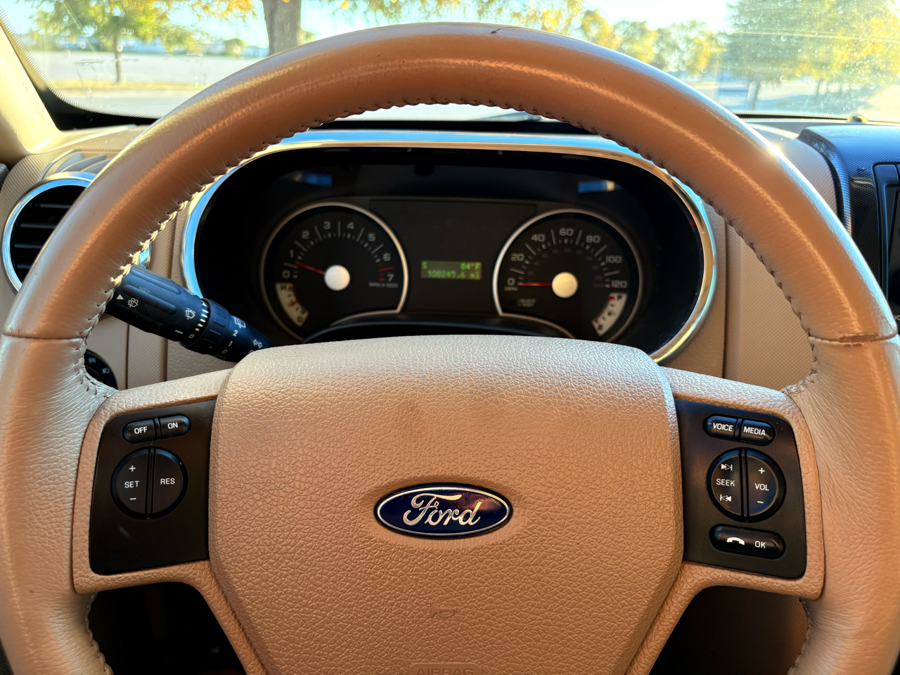 Ford Explorer XLT 4.0L 2WD 2010