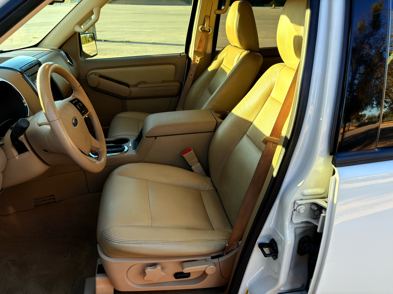 Ford Explorer XLT 4.0L 2WD 2010