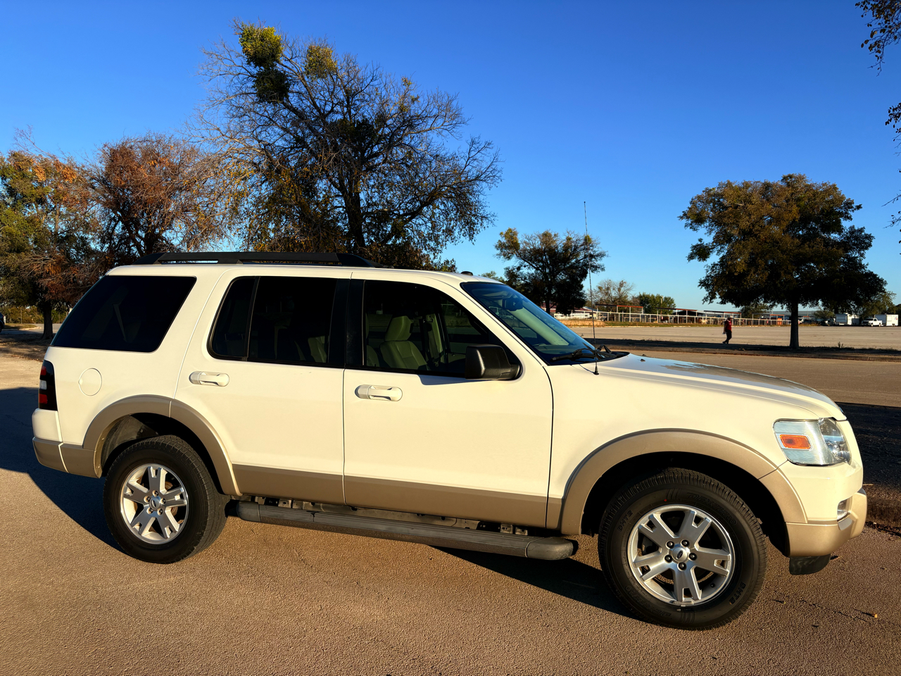 Ford Explorer XLT 4.0L 2WD 2010