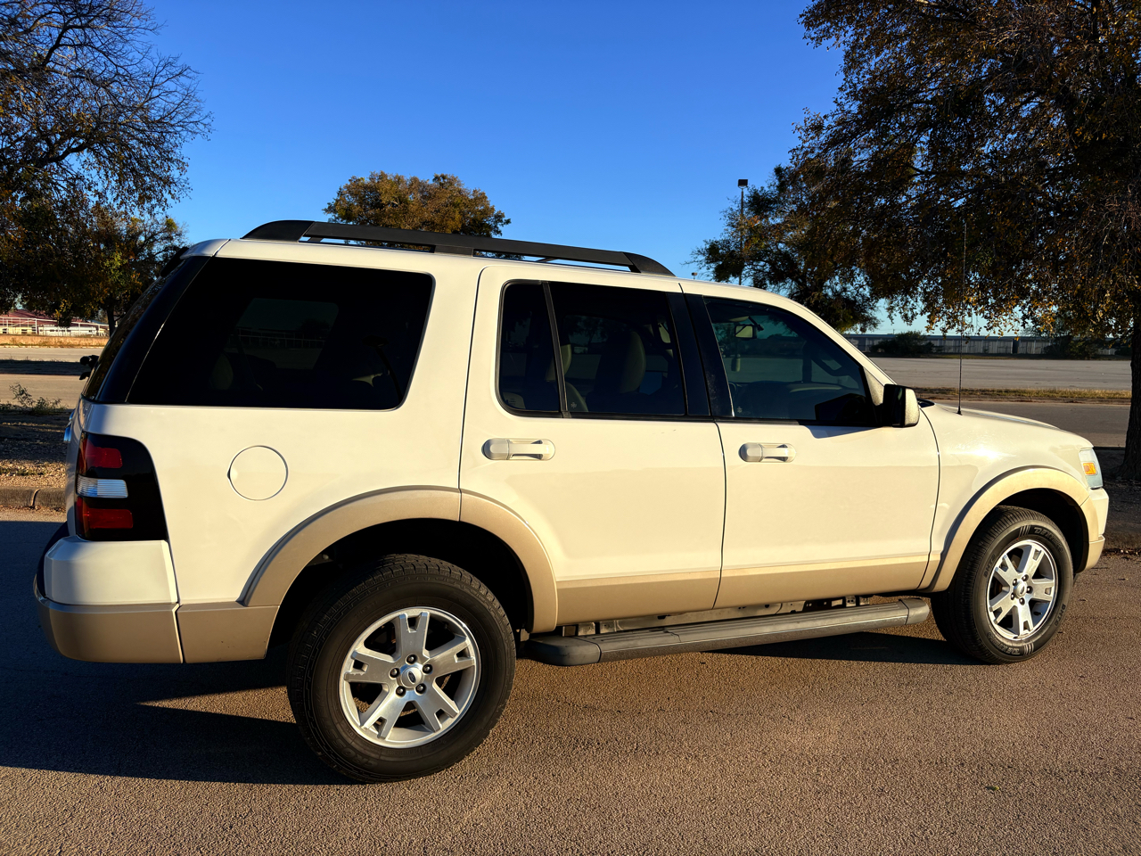 Ford Explorer XLT 4.0L 2WD 2010
