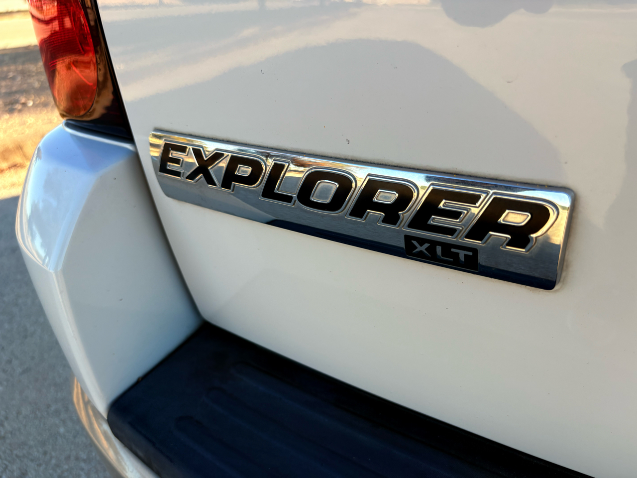 Ford Explorer XLT 4.0L 2WD 2010