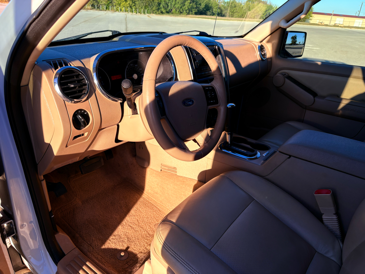 Ford Explorer XLT 4.0L 2WD 2010