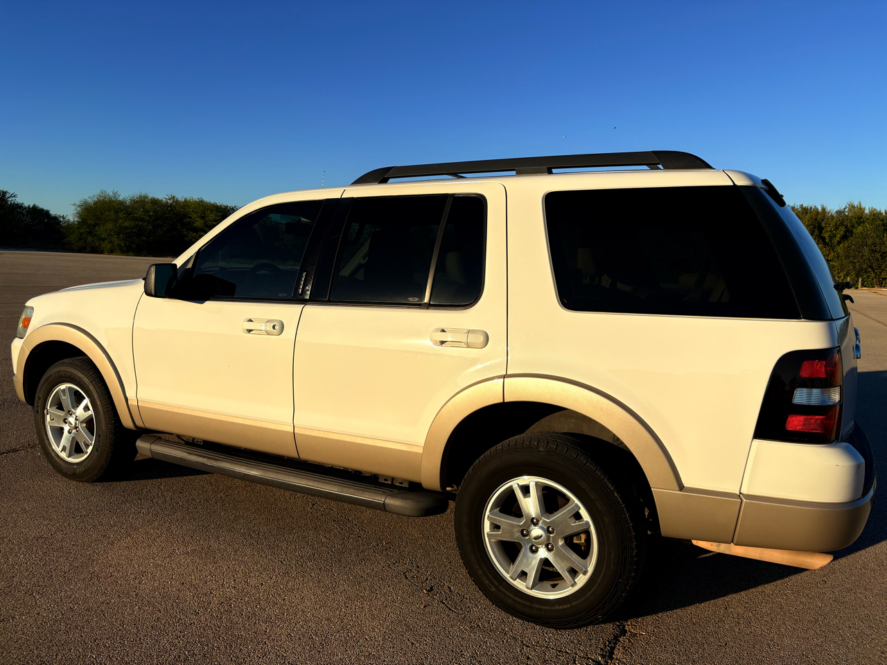 Ford Explorer XLT 4.0L 2WD 2010