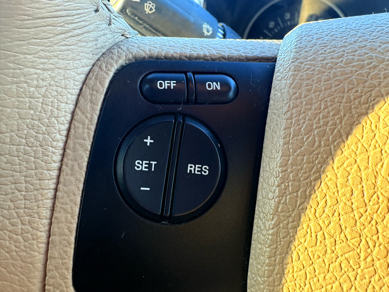 Ford Explorer XLT 4.0L 2WD 2010