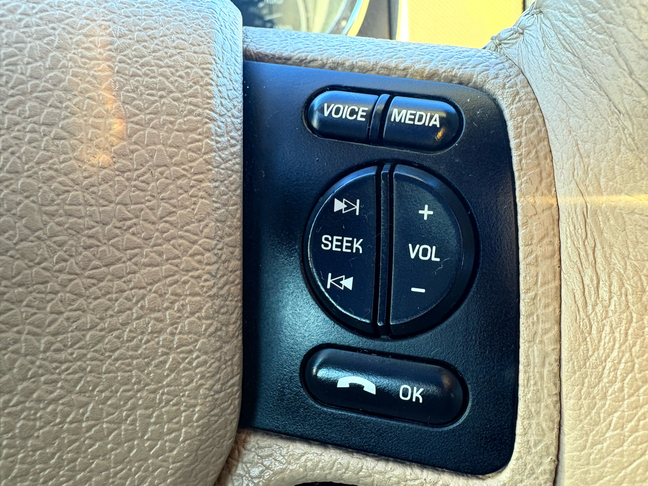 Ford Explorer XLT 4.0L 2WD 2010