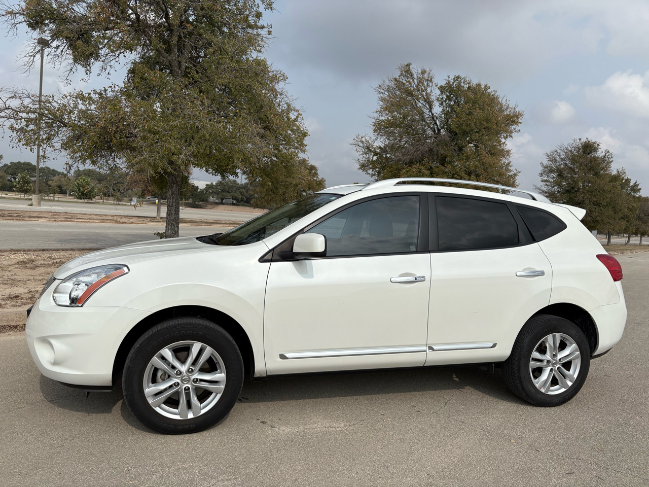 2013 Nissan Rogue SV photo 4